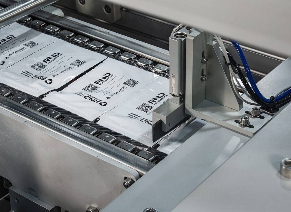 Simple Clamp Type 08B1GC-A Stainless Steel Gripper Roller Chains for Form Fill and Vacuum Seal Wrapping Applications