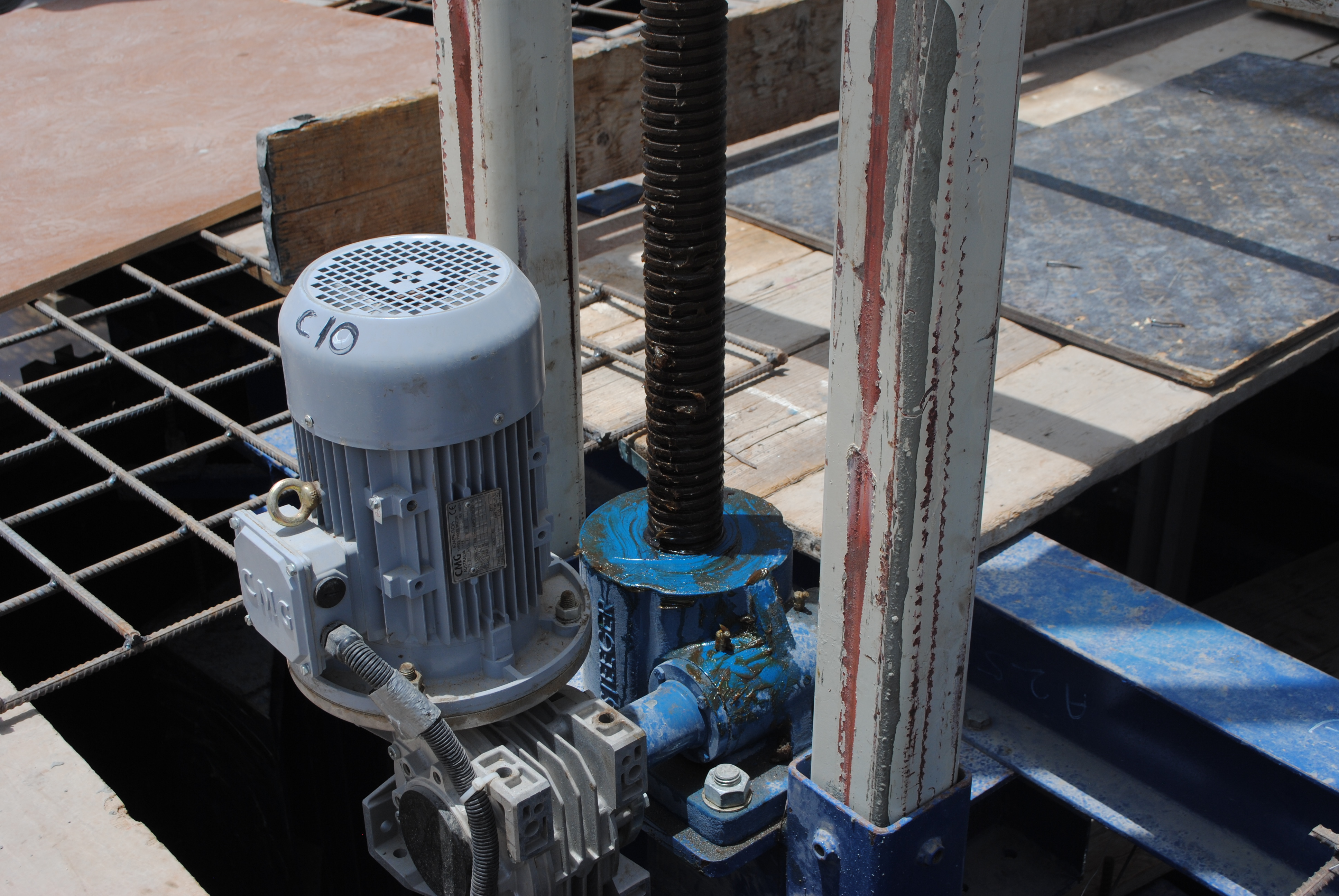 Ball Thread Rod Mechanical Hydraulic Lift Elevator Scaffolding Gearbox Electric Worm Gear Screw Jack for Construction Jump Form