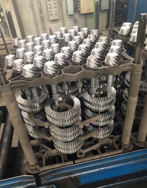 China Manufactures Gear Custom Left Handed differential Wheel Pinion Set Splined Shaft Helical Miter Round Spiral Bevel Gears