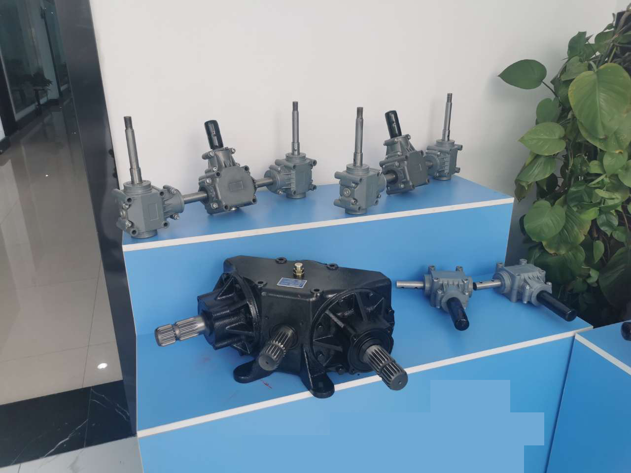 Fertilizer Seeder Gearbox square round Gearbox Speed Reducer Feed Mixer Gearboxes Replacement of Comer Code C3A, 1:1, 1,8:1